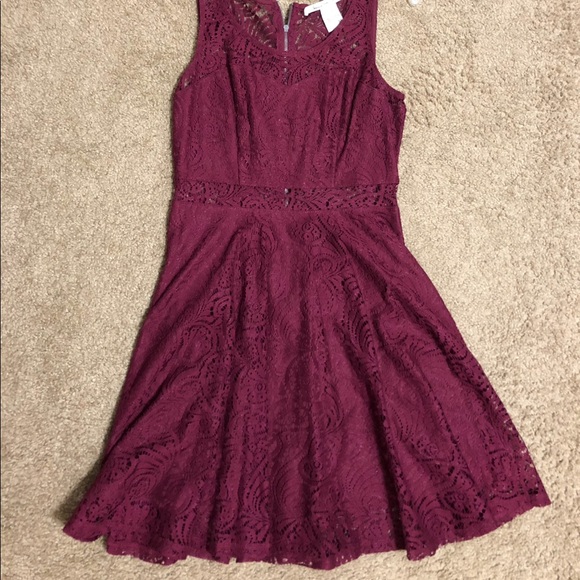 Maroon dress in medium - Picture 2 of 4